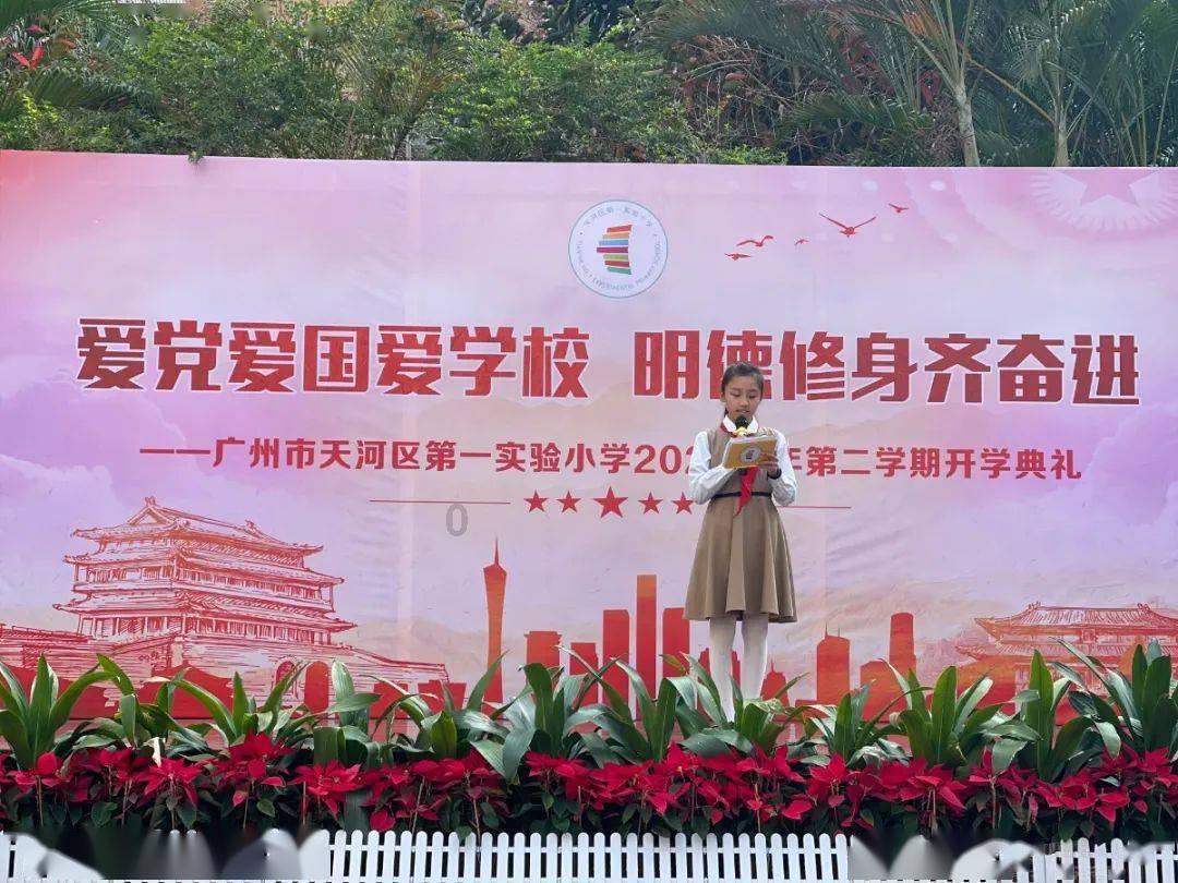 救援聪明的小女生