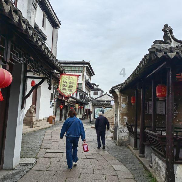 两秒钟操控36条线，提线木偶从“媒婆瞬间变仙女”